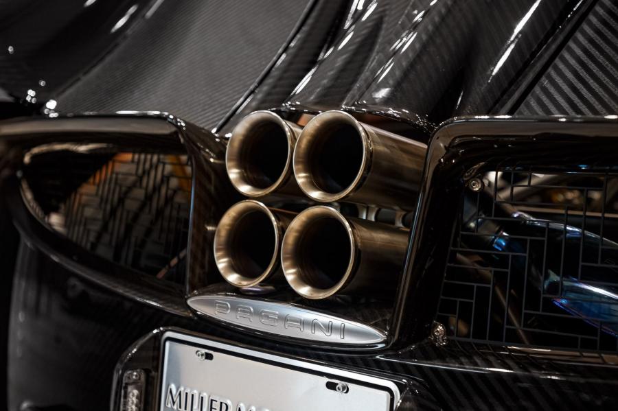 Детали экстерьера Pagani Huayra Roadster 2017 года  (фото 12 из 25)